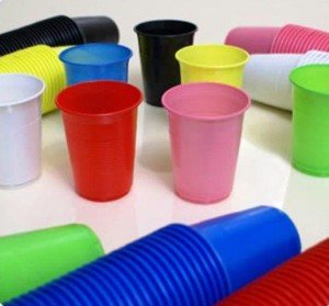 como reciclar copos descartáveis?